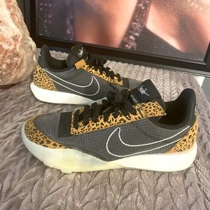 Nike size 7.5 barely worn cheetah waffle racer🐆